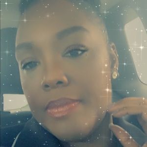 Meet your Posher, Dionne